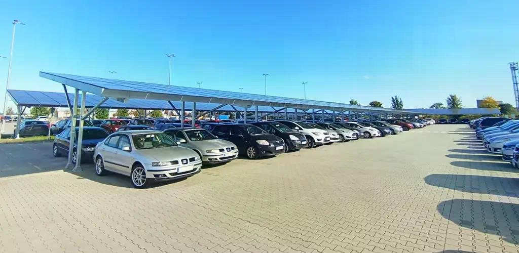 Systembeispiel des Herstellers Amiston: Solar-Parkplatzüberdachung